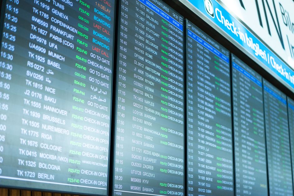 Airport Layover Stretches & Snacks That Help in 2026