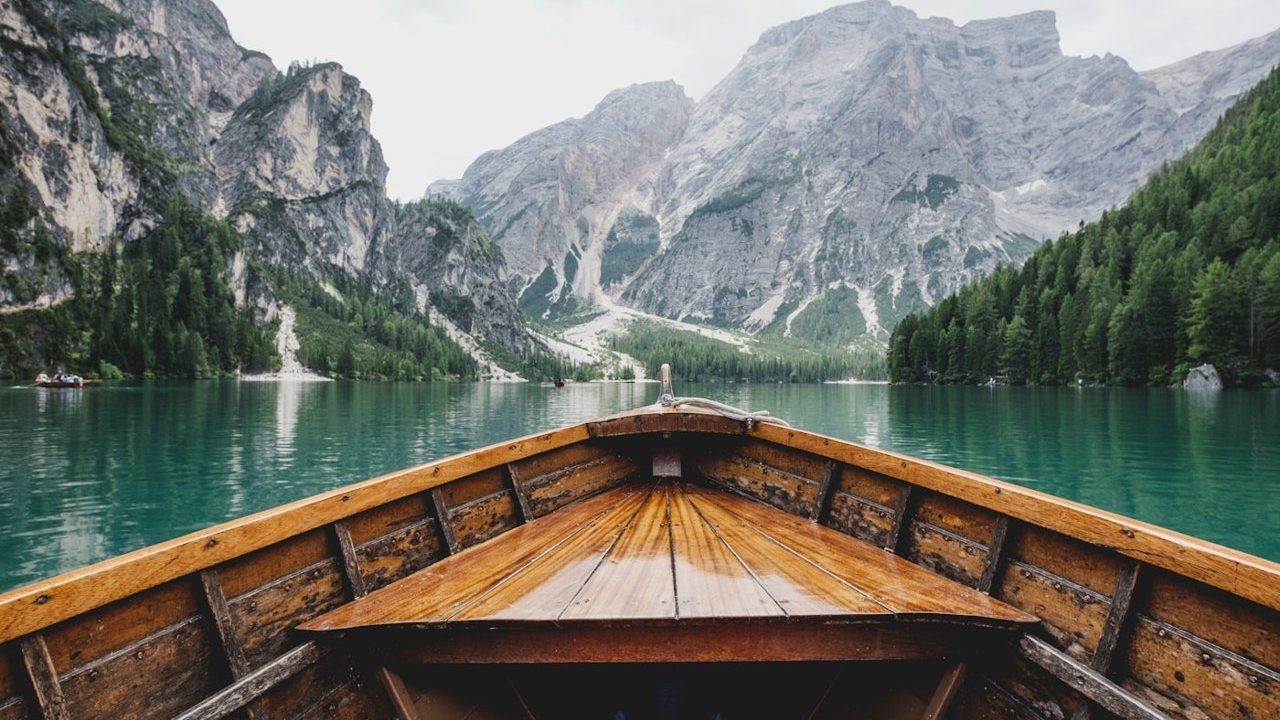 Solo Traveler Social Guide: How To Join Tours Without Feeling Awkward